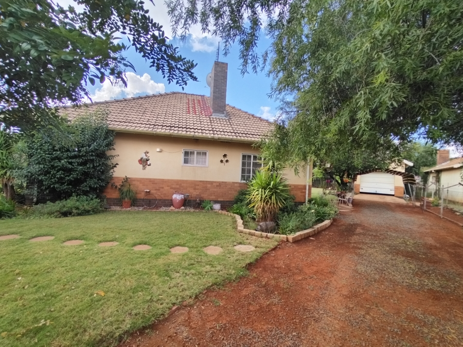 3 Bedroom Property for Sale in Warrenton Northern Cape